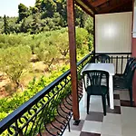 Apartment Studios Dimitris Giatras *
