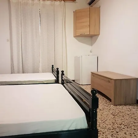 Apartment Studios Dimitris Giatras *